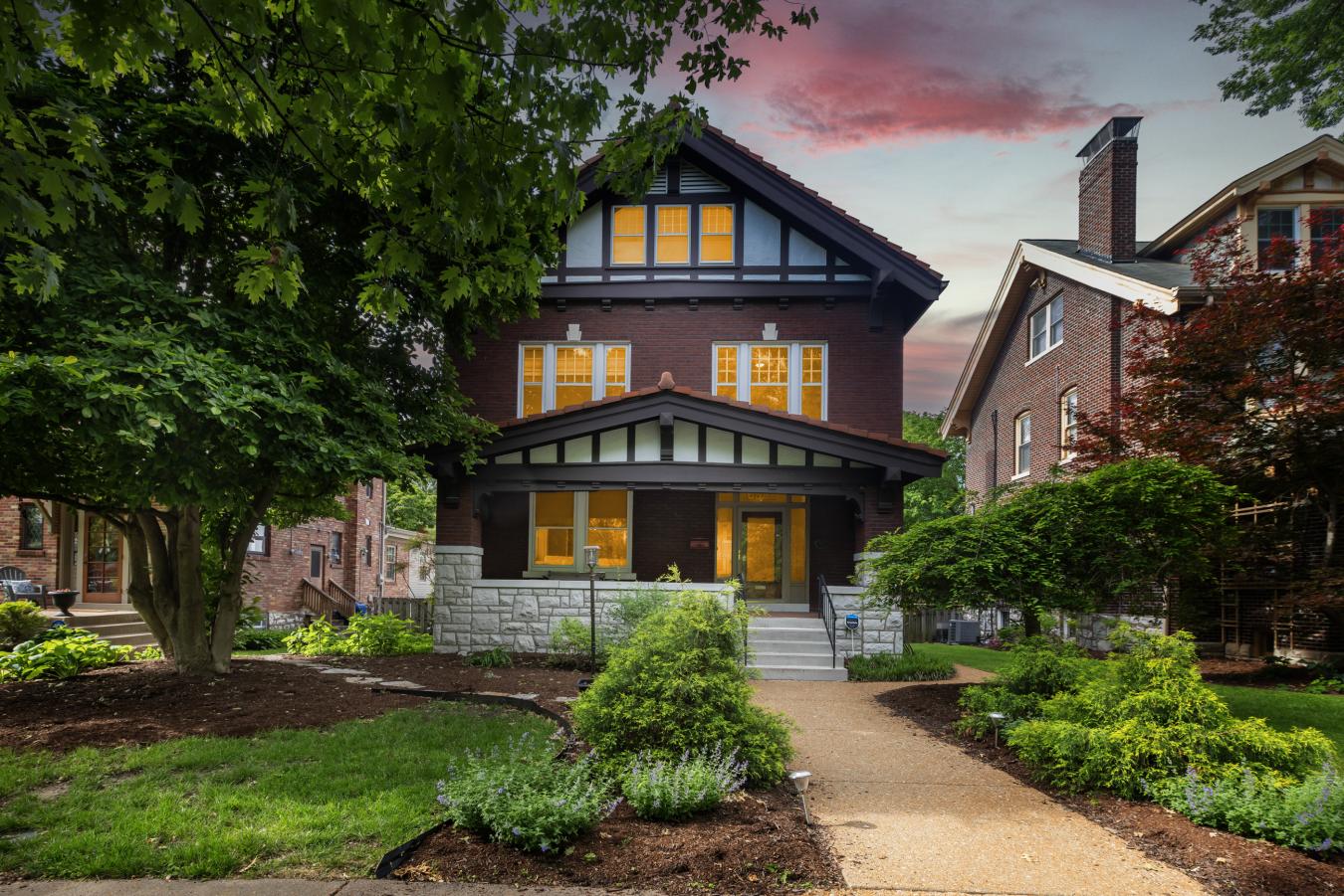University City, Missouri, 63130, United States, 5 Bedrooms Bedrooms, ,3 BathroomsBathrooms,Residential,For Sale,2045578