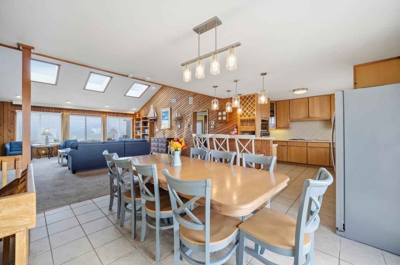 Virginia Beach, Virginia, 23456, United States, 6 Bedrooms Bedrooms, ,5 BathroomsBathrooms,Residential,For Sale,2045577