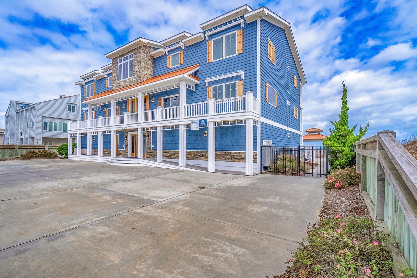 Virginia Beach, Virginia, 23456, United States, 12 Bedrooms Bedrooms, ,13 BathroomsBathrooms,Residential,For Sale,2045572