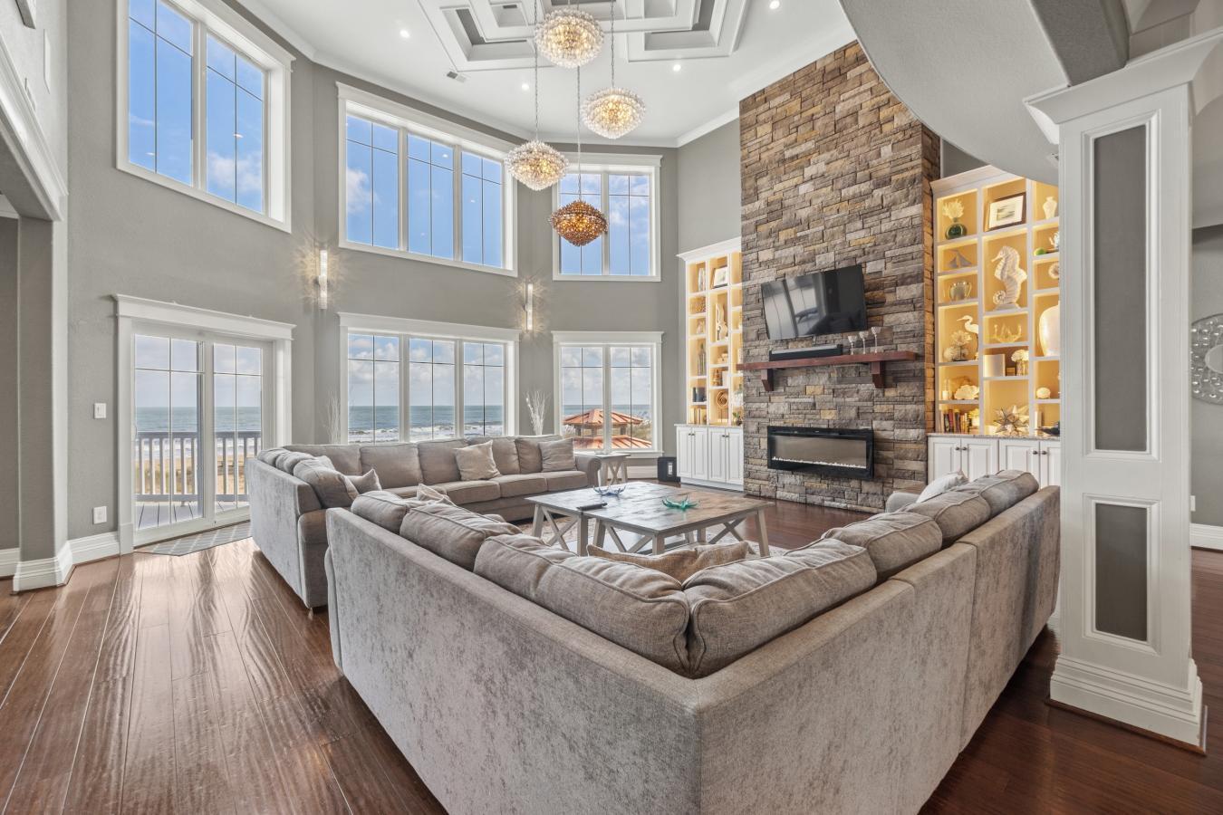 Virginia Beach, Virginia, 23456, United States, 12 Bedrooms Bedrooms, ,13 BathroomsBathrooms,Residential,For Sale,2045572