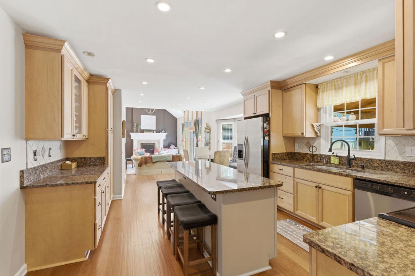 Germantown, Montgomery, 20874, United States, 6 Bedrooms Bedrooms, ,3 BathroomsBathrooms,Residential,For Sale,2045650