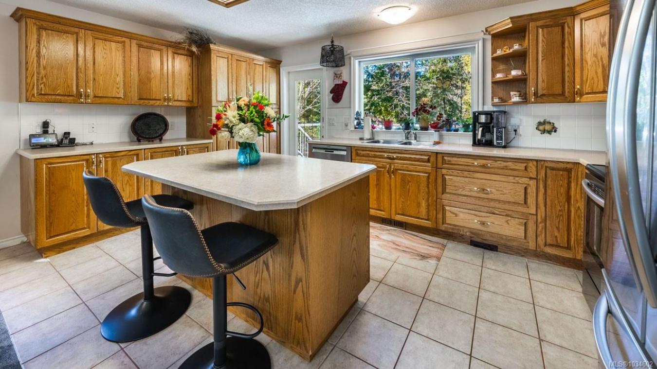 Nanaimo, Nanaimo Regional District, V9X 1L3, Canada, 6 Bedrooms Bedrooms, ,5 BathroomsBathrooms,Residential,For Sale,2045648