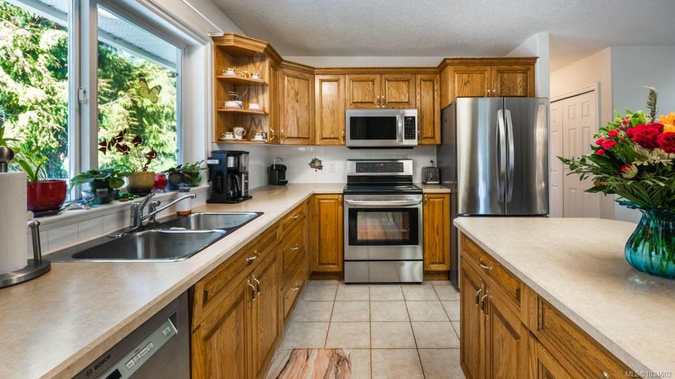 Nanaimo, Nanaimo Regional District, V9X 1L3, Canada, 6 Bedrooms Bedrooms, ,5 BathroomsBathrooms,Residential,For Sale,2045648