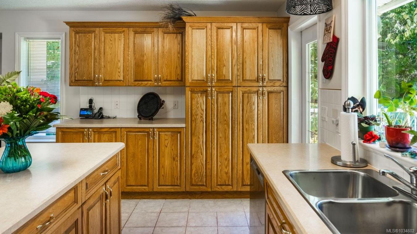Nanaimo, Nanaimo Regional District, V9X 1L3, Canada, 6 Bedrooms Bedrooms, ,5 BathroomsBathrooms,Residential,For Sale,2045648