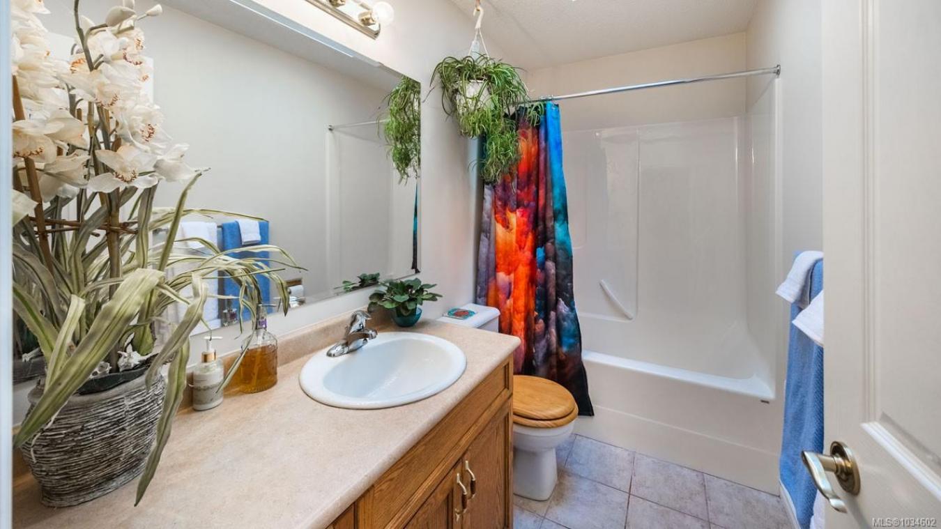 Nanaimo, Nanaimo Regional District, V9X 1L3, Canada, 6 Bedrooms Bedrooms, ,5 BathroomsBathrooms,Residential,For Sale,2045648