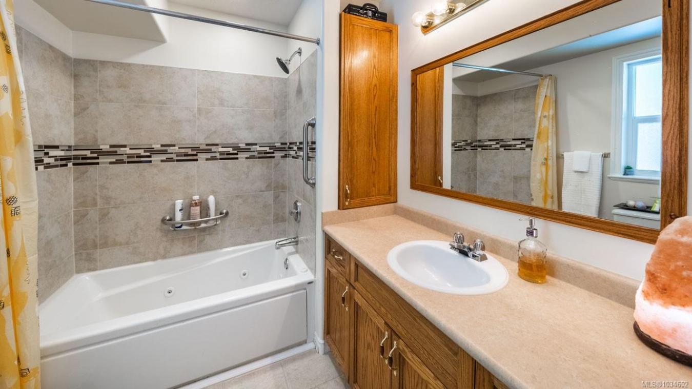Nanaimo, Nanaimo Regional District, V9X 1L3, Canada, 6 Bedrooms Bedrooms, ,5 BathroomsBathrooms,Residential,For Sale,2045648