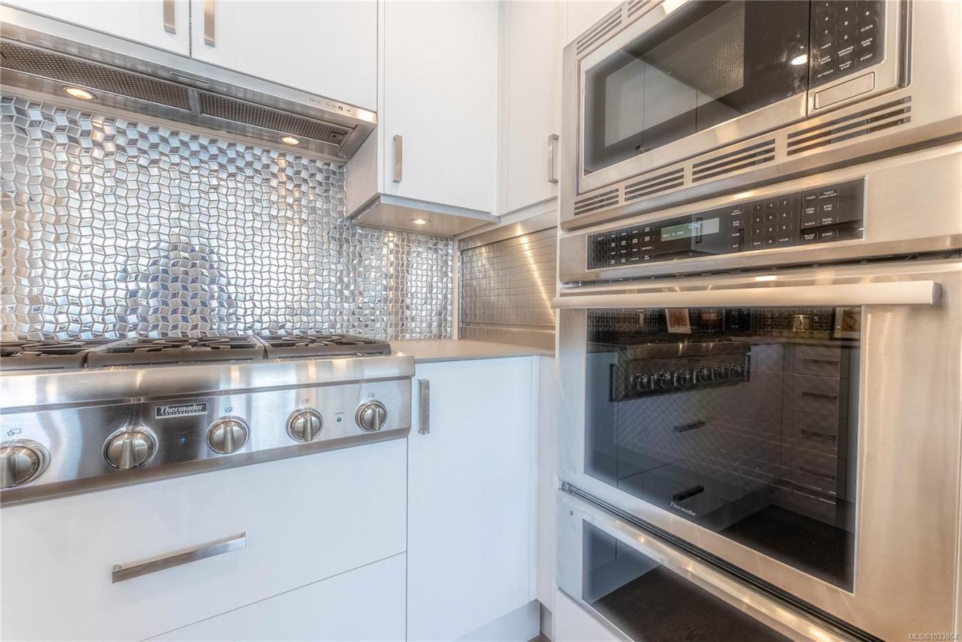 Sidney, Sidney, V8L 3C8, Canada, 2 Bedrooms Bedrooms, ,2 BathroomsBathrooms,Residential,For Sale,2045647