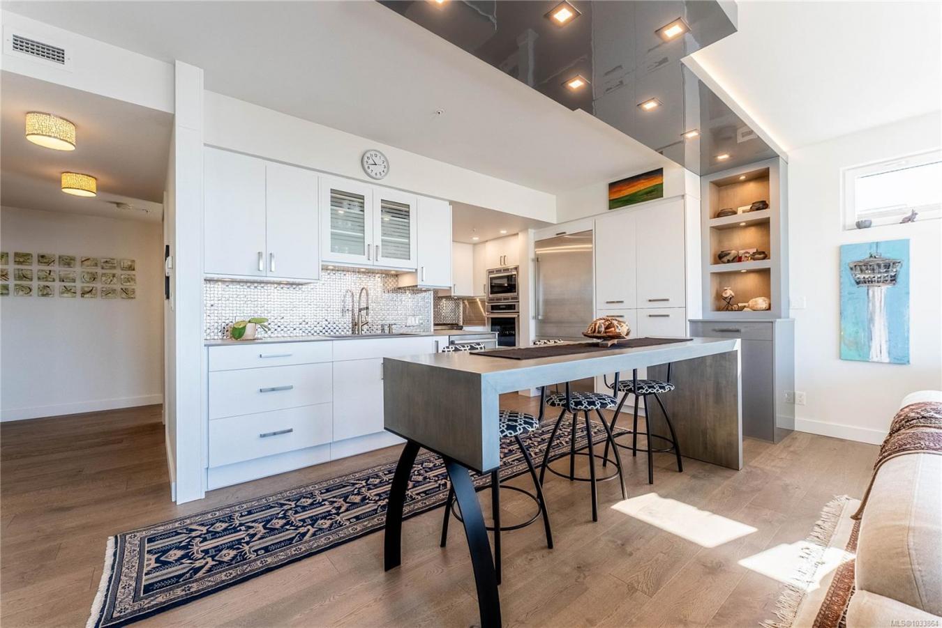 Sidney, Sidney, V8L 3C8, Canada, 2 Bedrooms Bedrooms, ,2 BathroomsBathrooms,Residential,For Sale,2045647