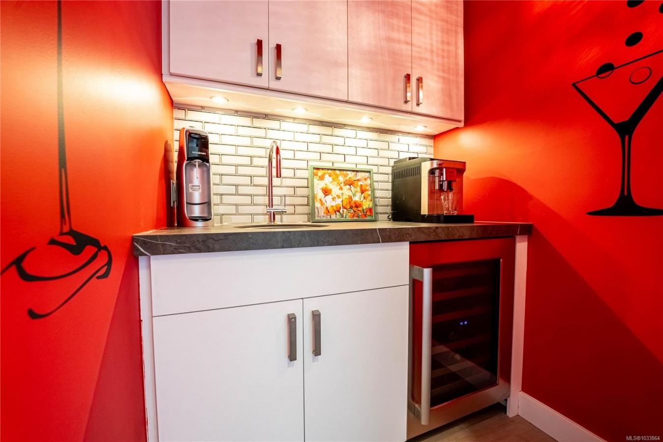 Sidney, Sidney, V8L 3C8, Canada, 2 Bedrooms Bedrooms, ,2 BathroomsBathrooms,Residential,For Sale,2045647