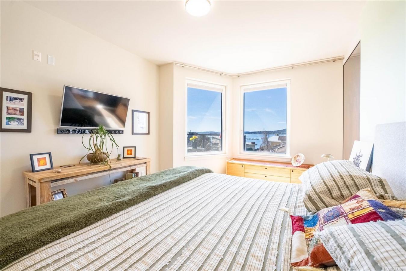 Sidney, Sidney, V8L 3C8, Canada, 2 Bedrooms Bedrooms, ,2 BathroomsBathrooms,Residential,For Sale,2045647