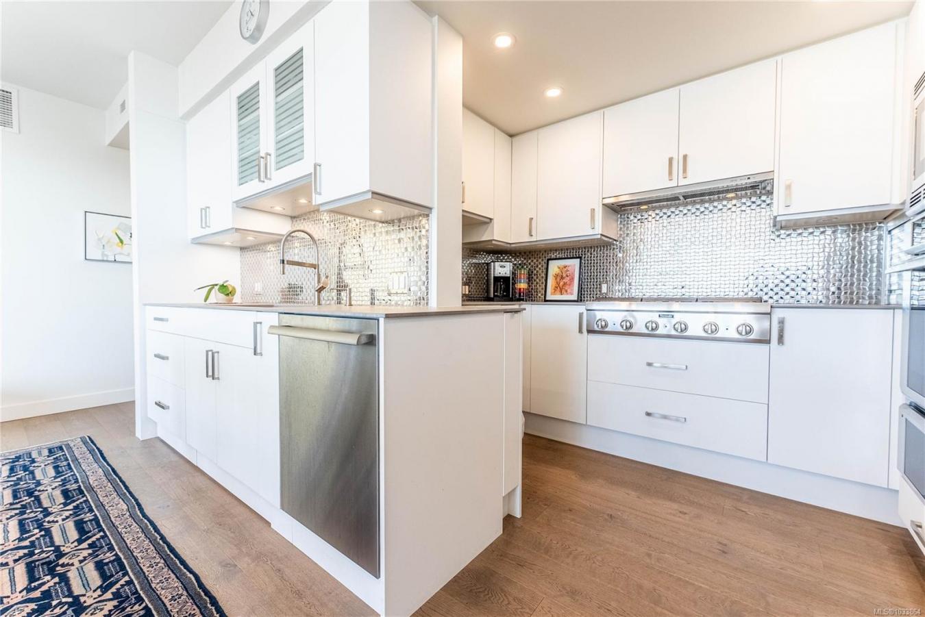 Sidney, Sidney, V8L 3C8, Canada, 2 Bedrooms Bedrooms, ,2 BathroomsBathrooms,Residential,For Sale,2045647