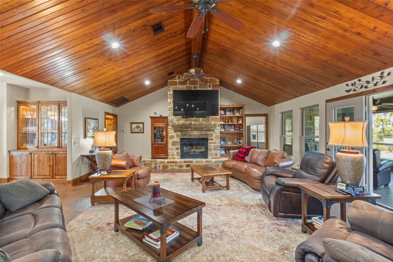 Gordonville, Grayson, 76245, United States, 3 Bedrooms Bedrooms, ,2 BathroomsBathrooms,Residential,For Sale,2045642