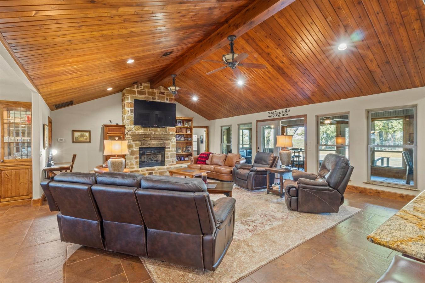 Gordonville, Grayson, 76245, United States, 3 Bedrooms Bedrooms, ,2 BathroomsBathrooms,Residential,For Sale,2045642