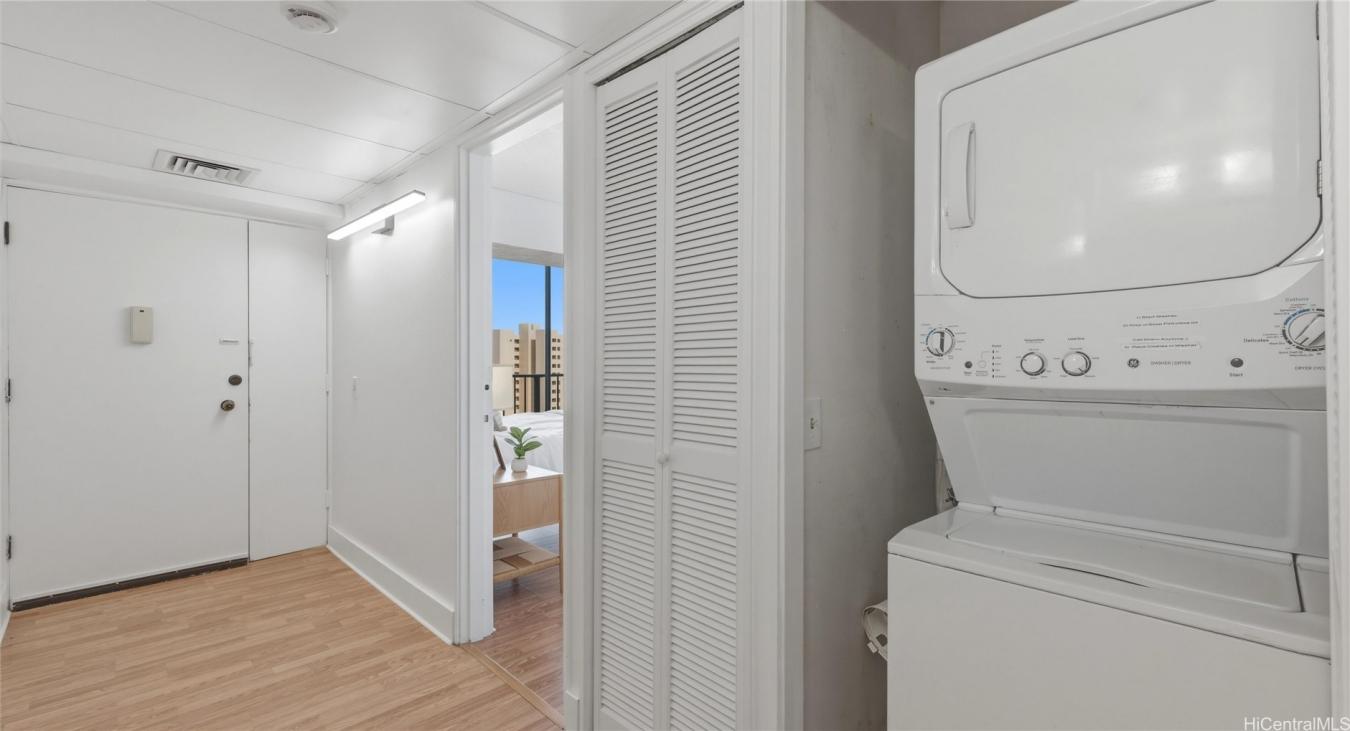 Honolulu, Oahu, 96815, United States, 3 Bedrooms Bedrooms, ,1 BathroomBathrooms,Residential,For Sale,2045734