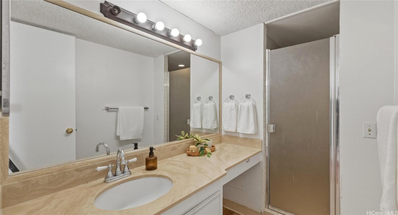 Honolulu, Oahu, 96815, United States, 3 Bedrooms Bedrooms, ,1 BathroomBathrooms,Residential,For Sale,2045734