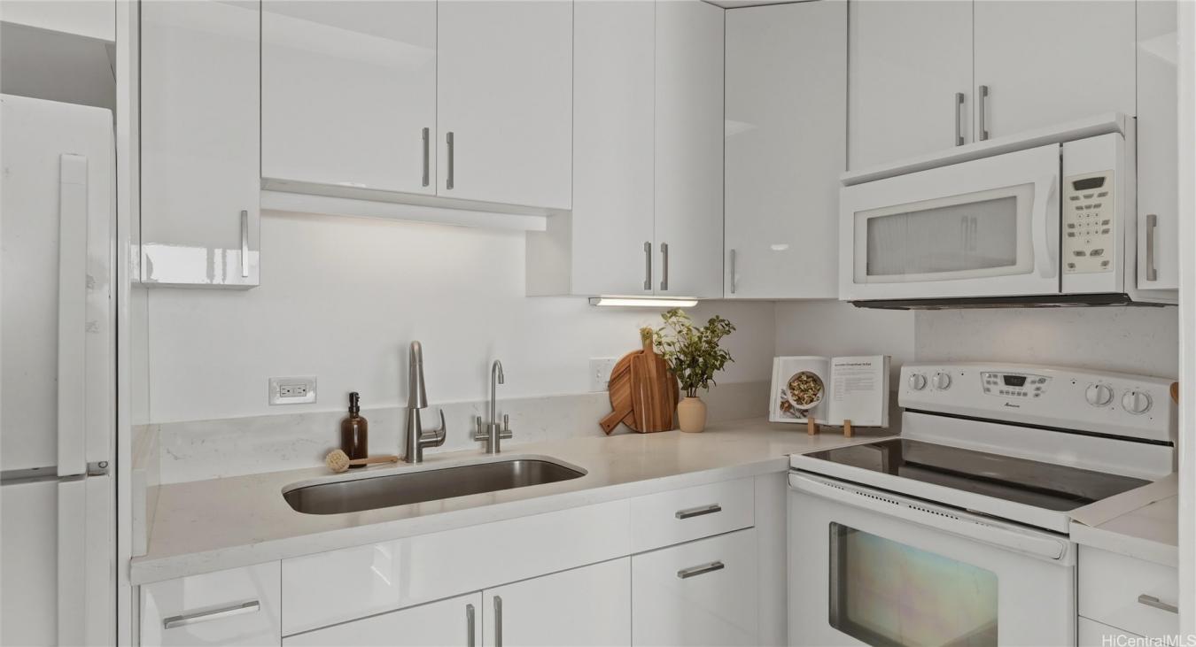Honolulu, Oahu, 96815, United States, 3 Bedrooms Bedrooms, ,1 BathroomBathrooms,Residential,For Sale,2045734