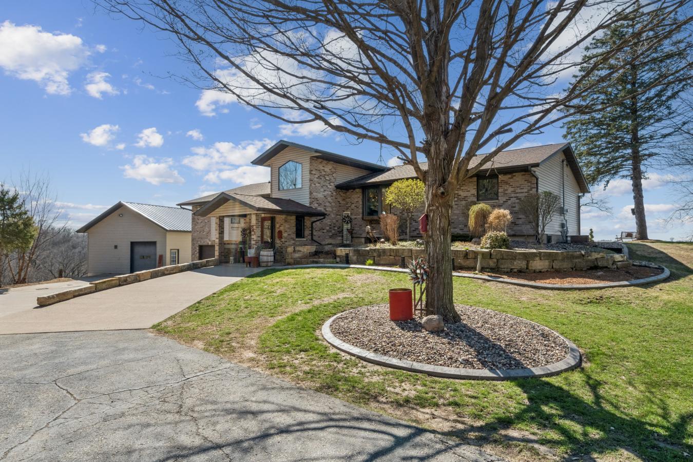 Hazel Green, Grant, 53811, United States, 4 Bedrooms Bedrooms, ,3 BathroomsBathrooms,Residential,For Sale,2045627