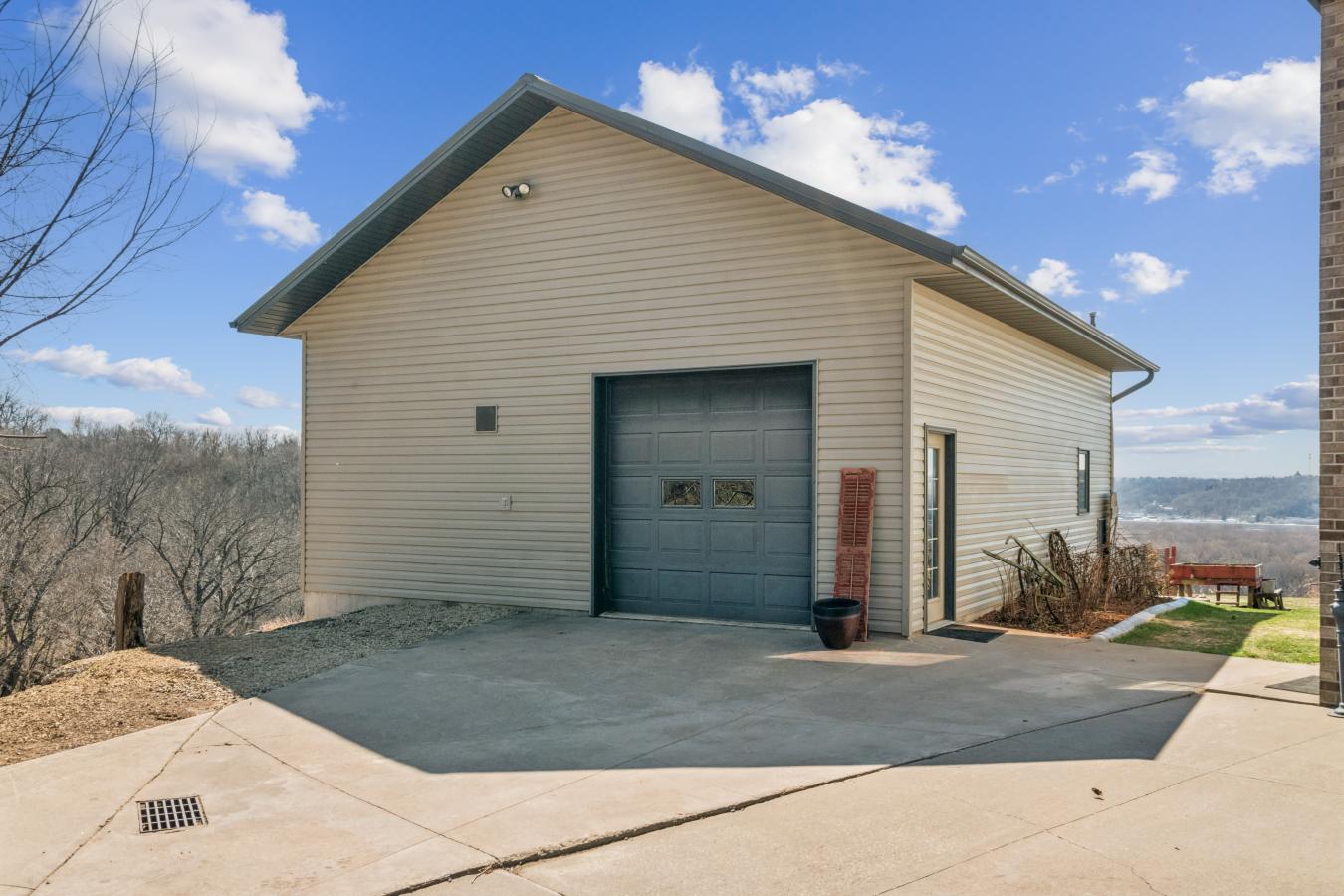 Hazel Green, Grant, 53811, United States, 4 Bedrooms Bedrooms, ,3 BathroomsBathrooms,Residential,For Sale,2045627