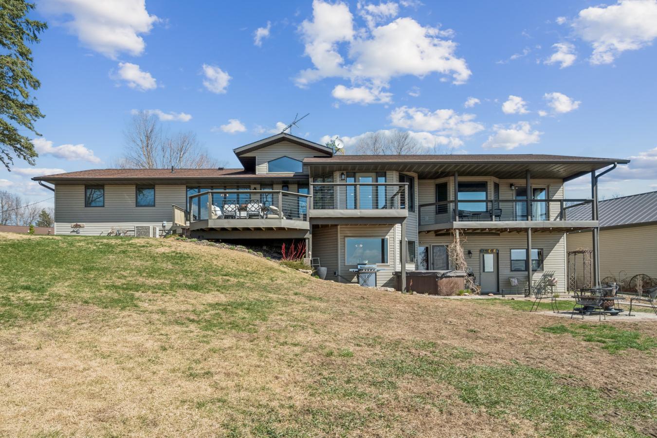 Hazel Green, Grant, 53811, United States, 4 Bedrooms Bedrooms, ,3 BathroomsBathrooms,Residential,For Sale,2045627