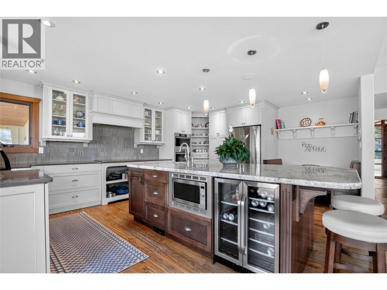 Kaleden, BC, V0H1K0, Canada, 6 Bedrooms Bedrooms, ,5 BathroomsBathrooms,Residential,For Sale,2045733