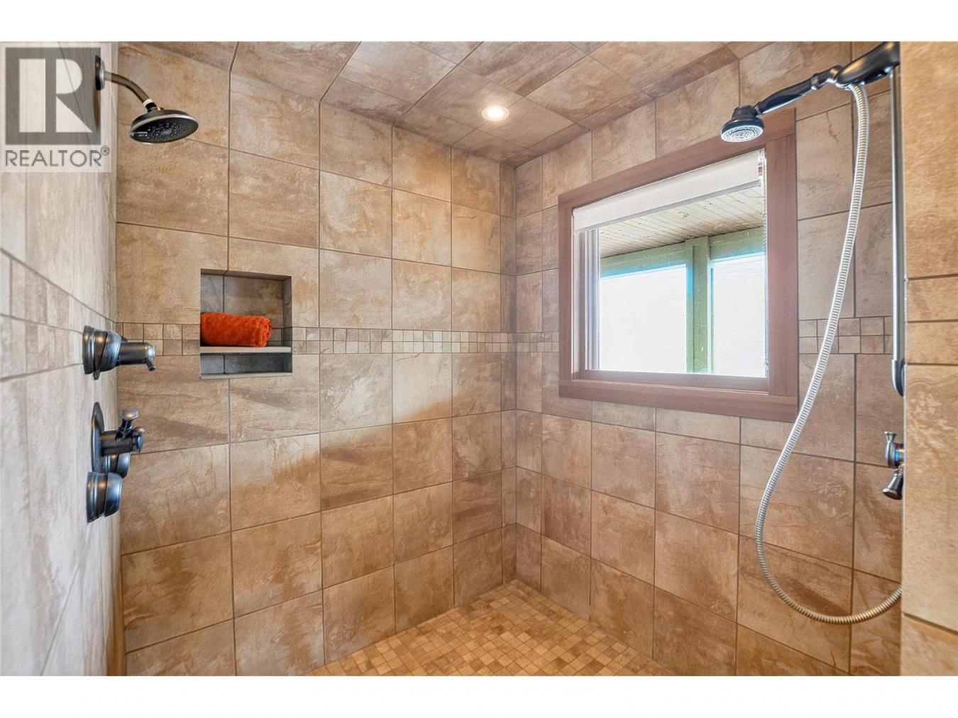 Kaleden, BC, V0H1K0, Canada, 6 Bedrooms Bedrooms, ,5 BathroomsBathrooms,Residential,For Sale,2045733