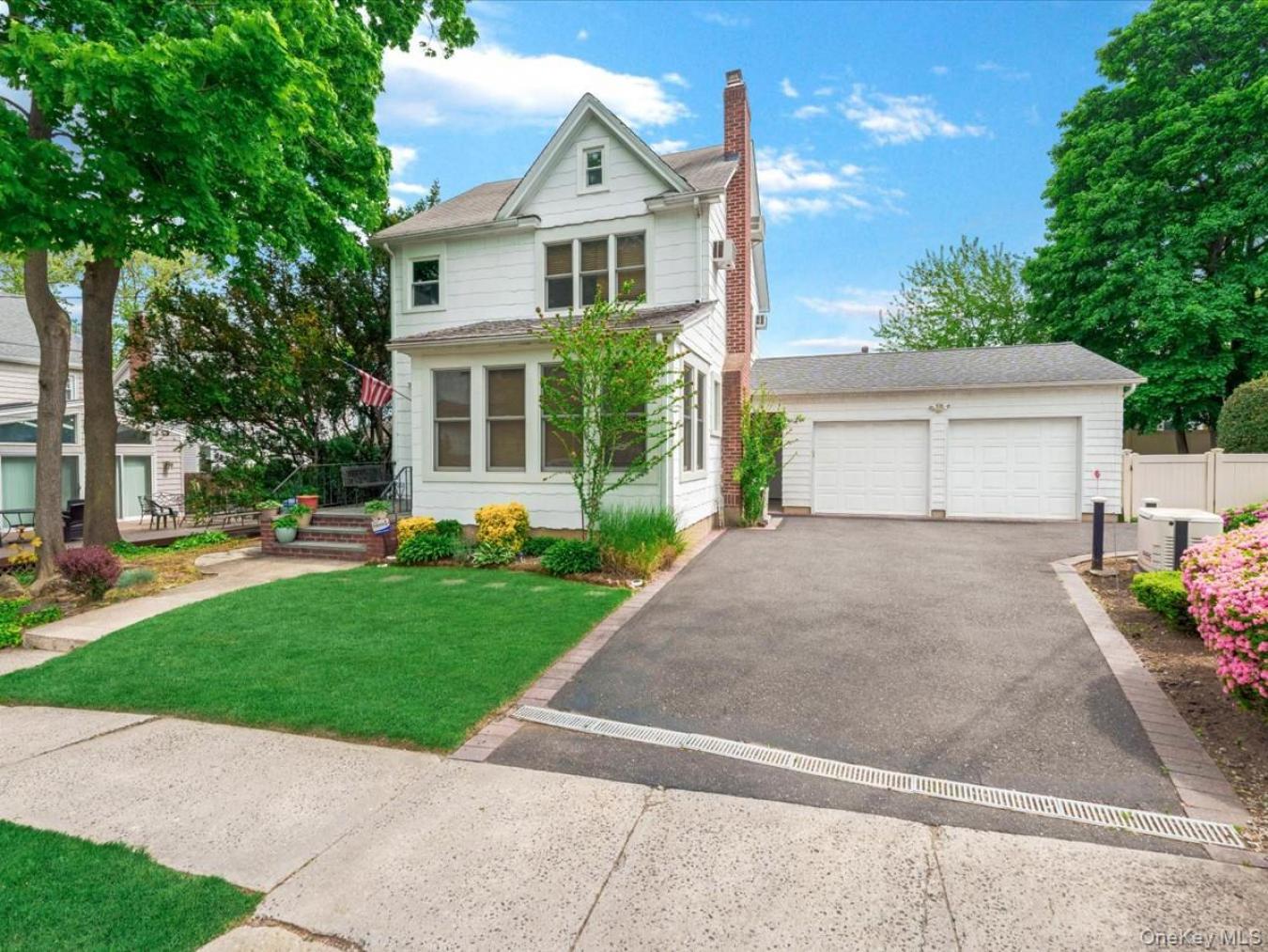 Great Neck, Nassau County, 11020, United States, 4 Bedrooms Bedrooms, ,2 BathroomsBathrooms,Residential,For Sale,2045724