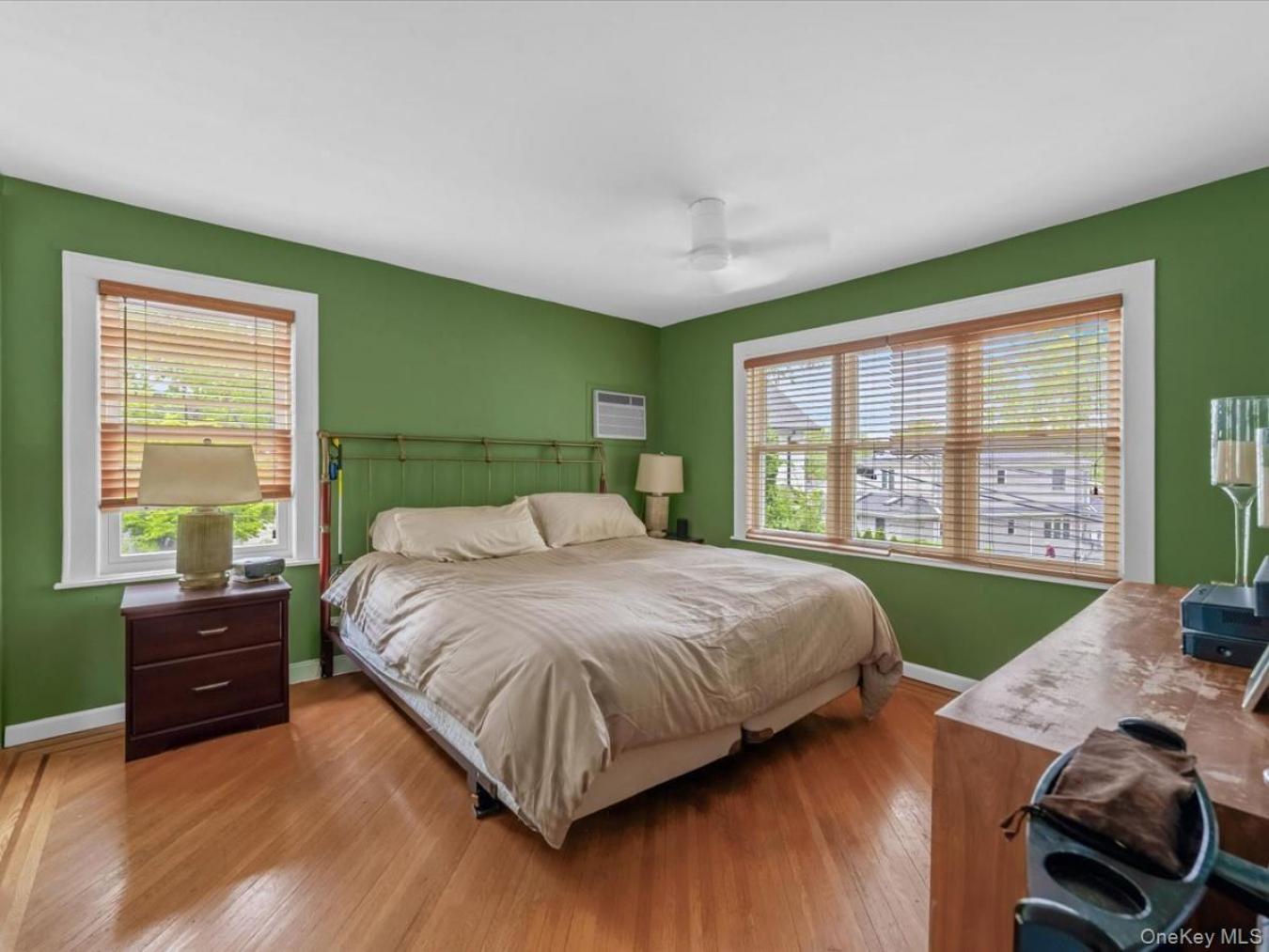 Great Neck, Nassau County, 11020, United States, 4 Bedrooms Bedrooms, ,2 BathroomsBathrooms,Residential,For Sale,2045724