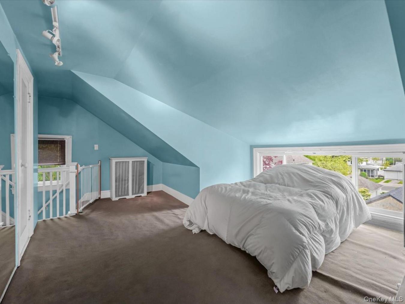 Great Neck, Nassau County, 11020, United States, 4 Bedrooms Bedrooms, ,2 BathroomsBathrooms,Residential,For Sale,2045724