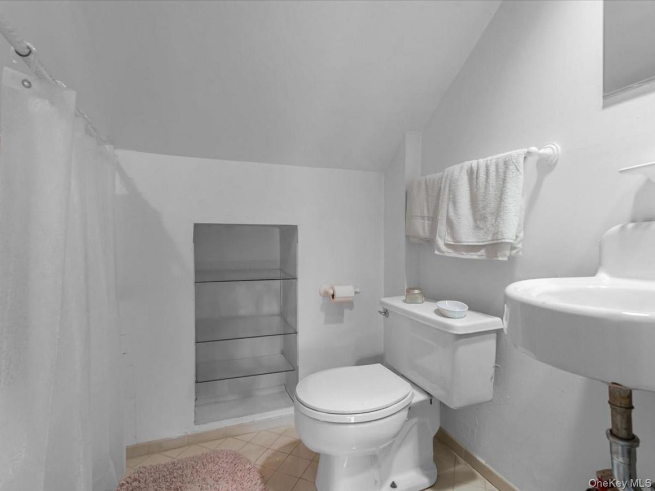 Great Neck, Nassau County, 11020, United States, 4 Bedrooms Bedrooms, ,2 BathroomsBathrooms,Residential,For Sale,2045724