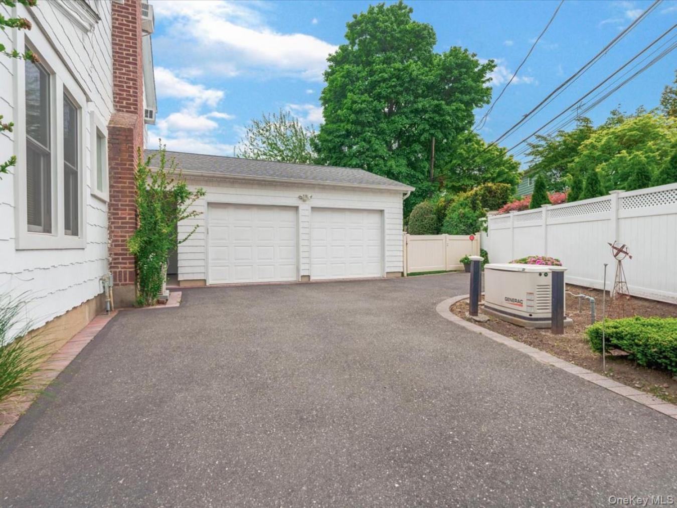 Great Neck, Nassau County, 11020, United States, 4 Bedrooms Bedrooms, ,2 BathroomsBathrooms,Residential,For Sale,2045724