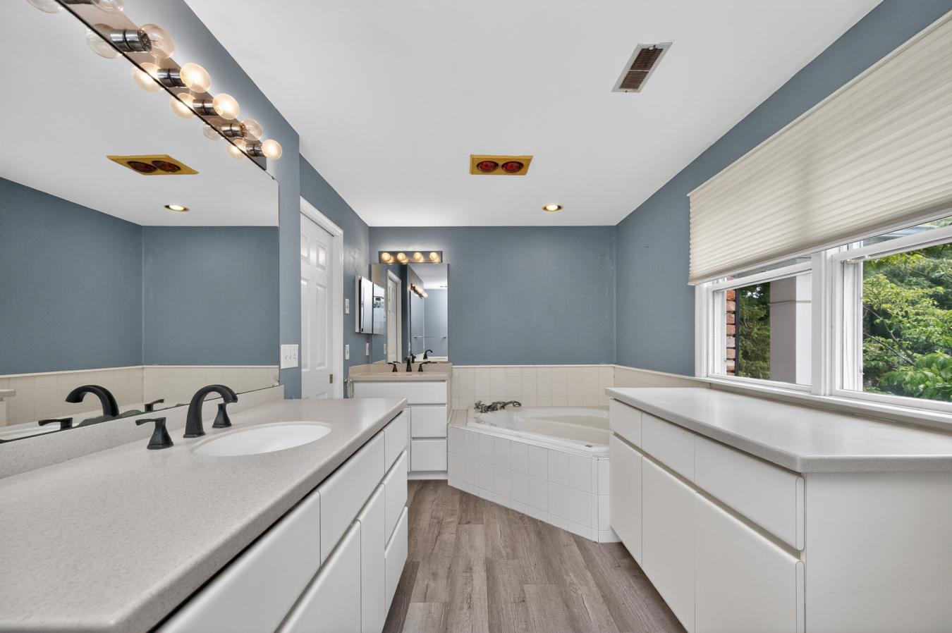 Wyoming, Hamilton, 45215, United States, 4 Bedrooms Bedrooms, ,4 BathroomsBathrooms,Residential,For Sale,2045723