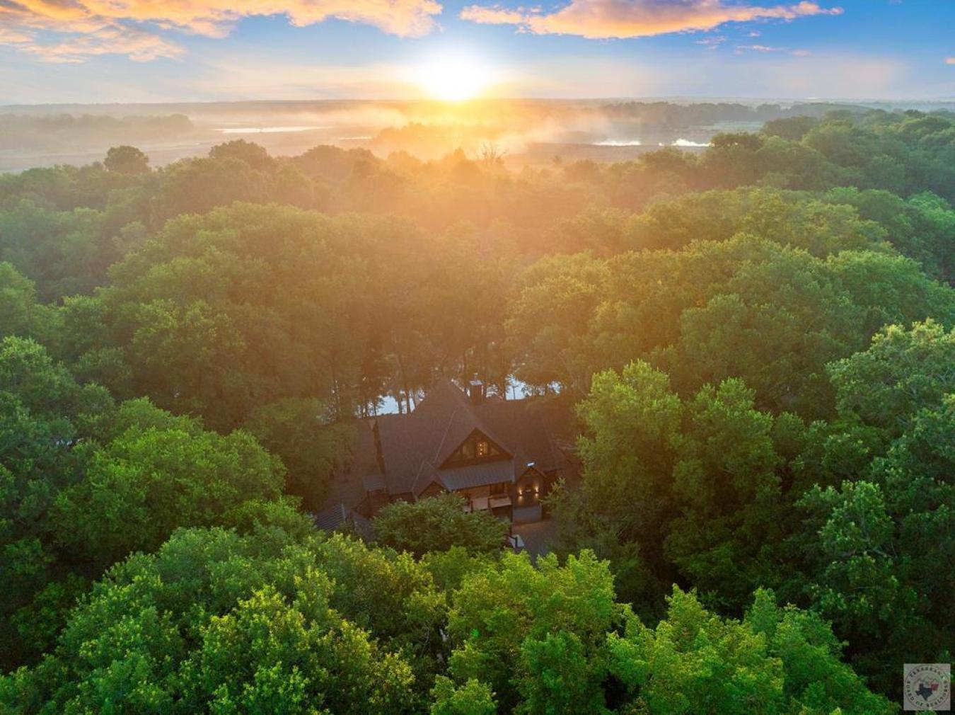 Broken Bow, McCurtain, 74728, United States, 3 Bedrooms Bedrooms, ,3 BathroomsBathrooms,Residential,For Sale,2045720