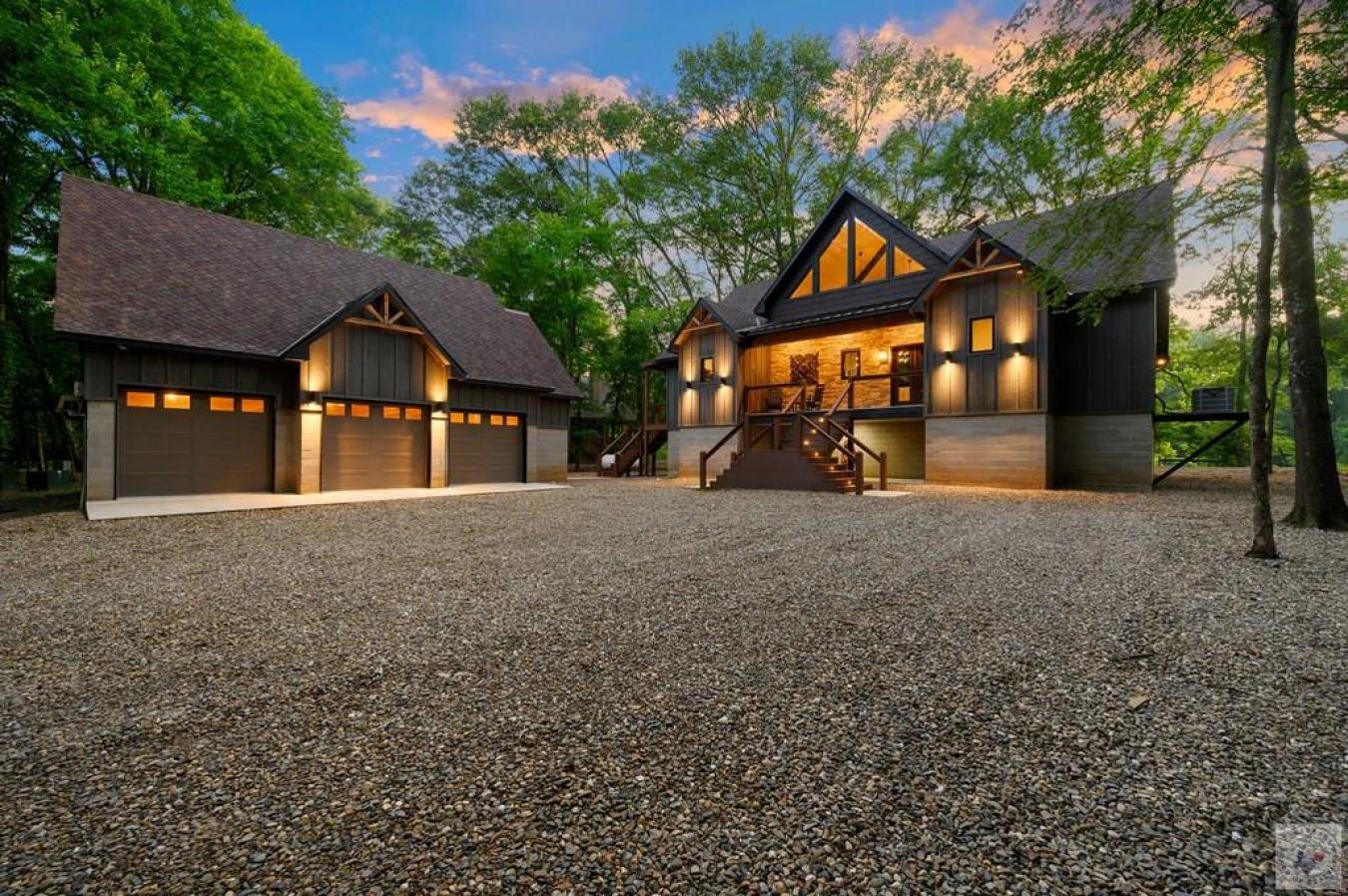 Broken Bow, McCurtain, 74728, United States, 3 Bedrooms Bedrooms, ,3 BathroomsBathrooms,Residential,For Sale,2045720