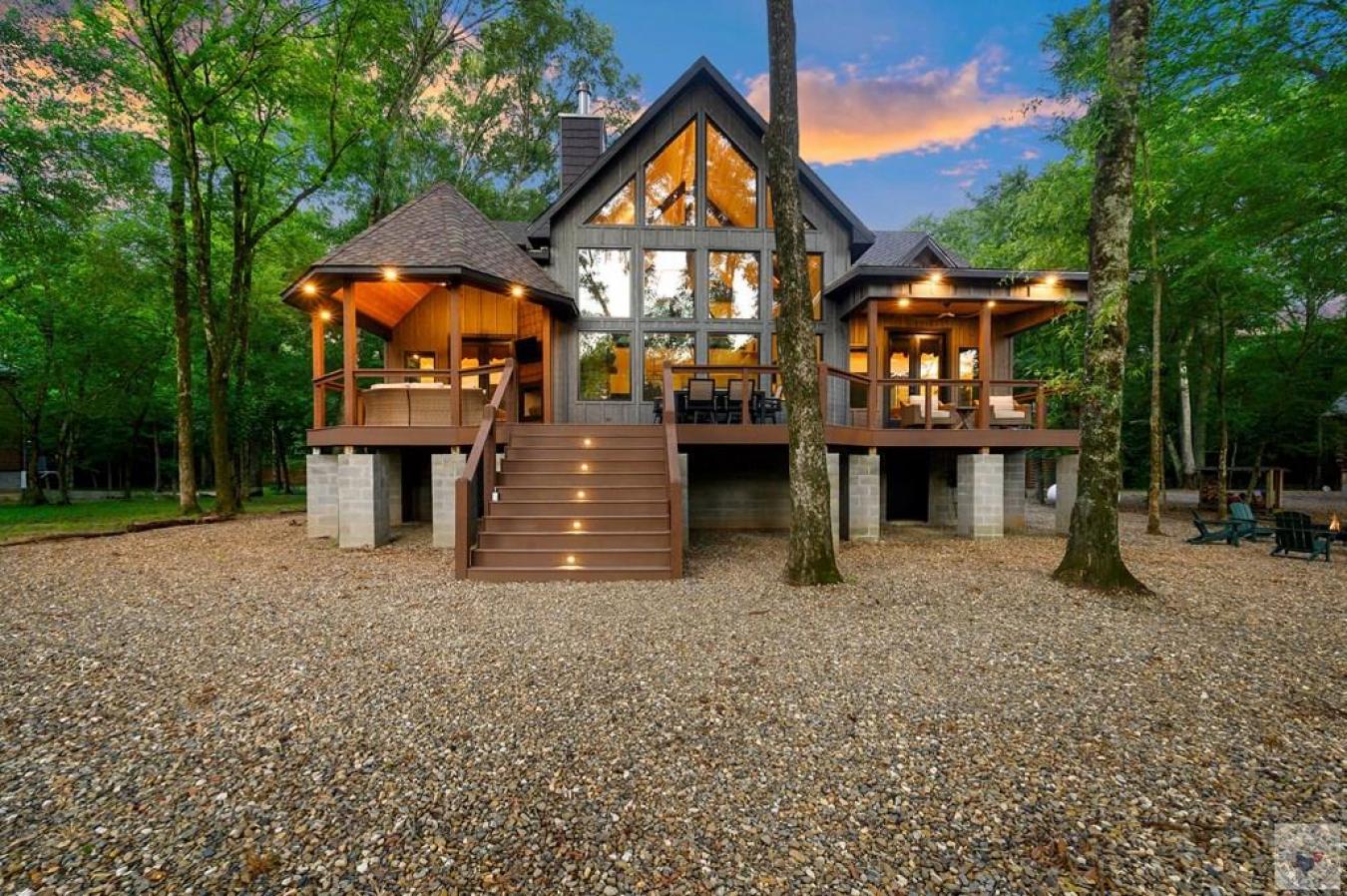 Broken Bow, McCurtain, 74728, United States, 3 Bedrooms Bedrooms, ,3 BathroomsBathrooms,Residential,For Sale,2045720