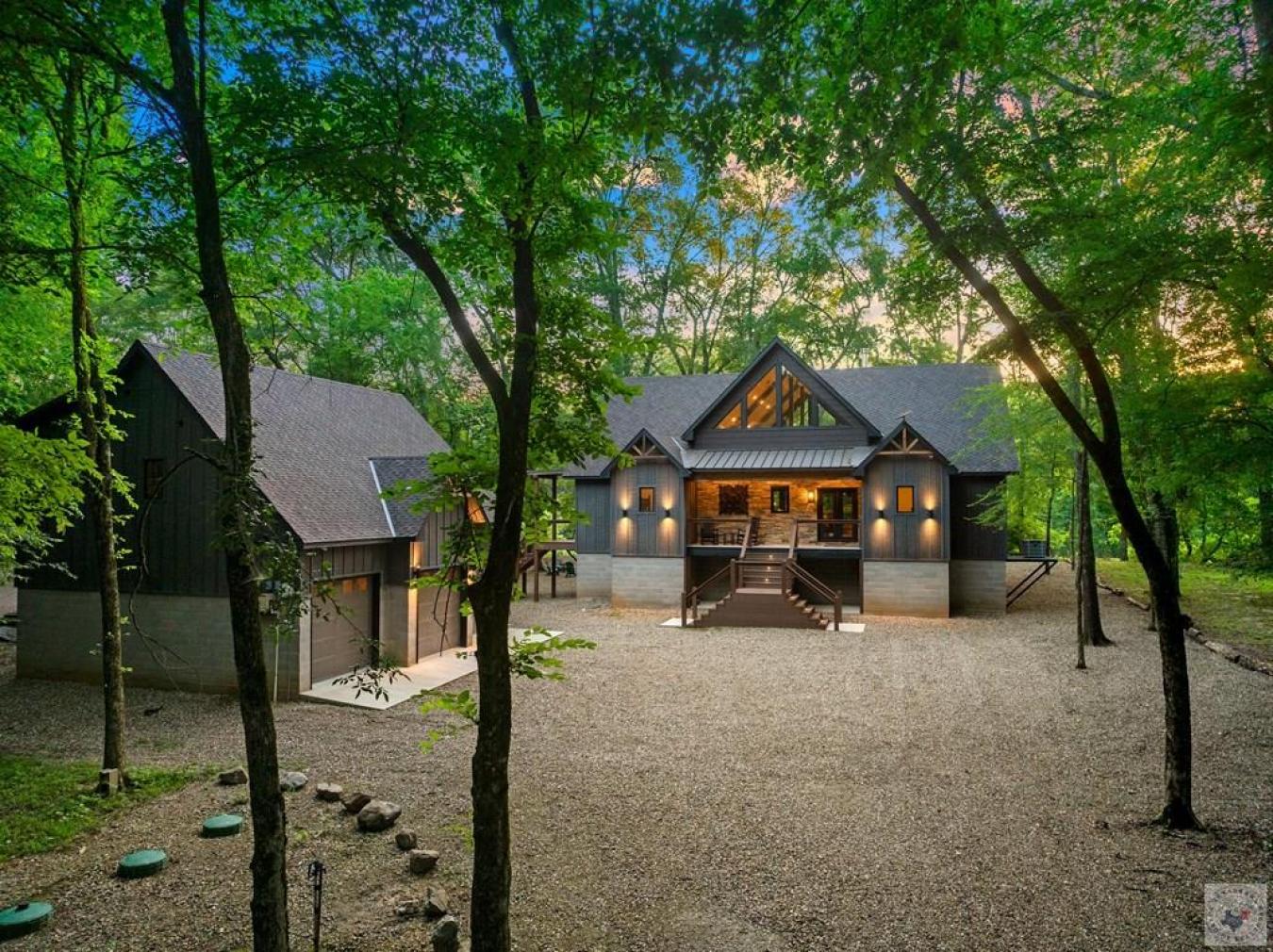 Broken Bow, McCurtain, 74728, United States, 3 Bedrooms Bedrooms, ,3 BathroomsBathrooms,Residential,For Sale,2045720