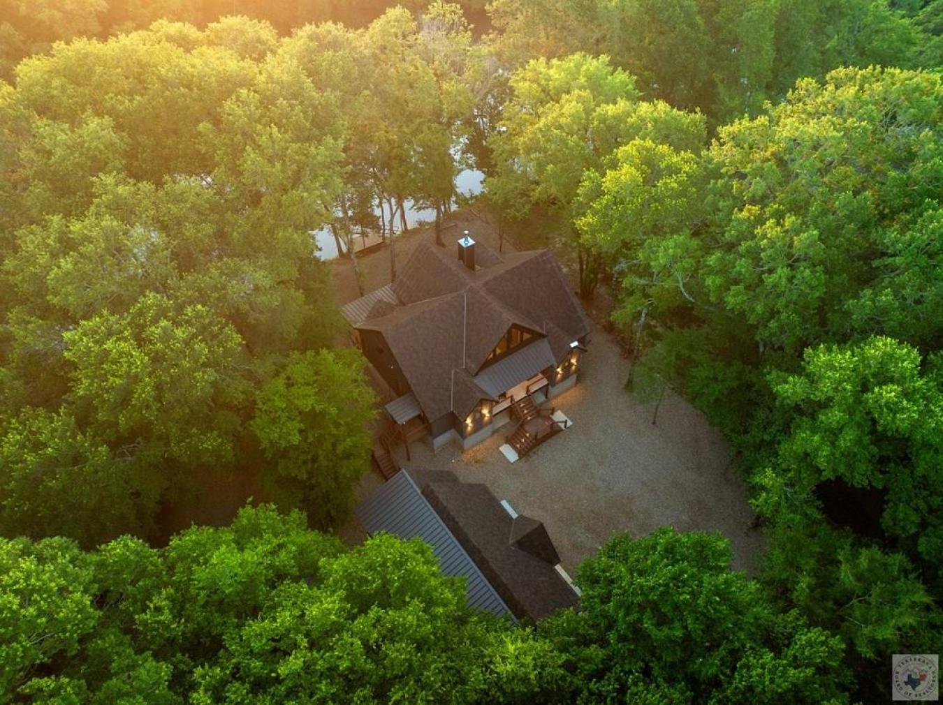 Broken Bow, McCurtain, 74728, United States, 3 Bedrooms Bedrooms, ,3 BathroomsBathrooms,Residential,For Sale,2045720