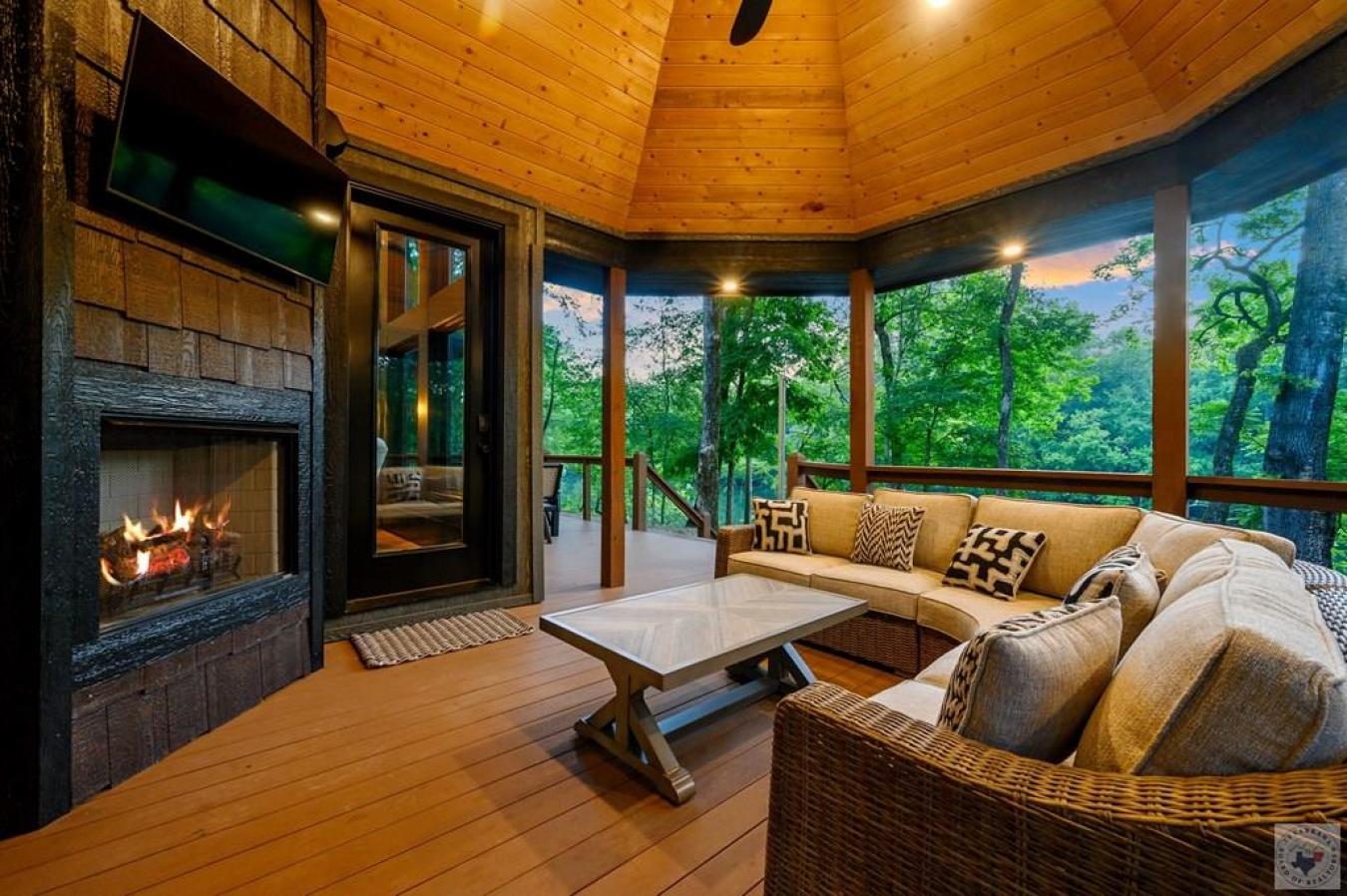 Broken Bow, McCurtain, 74728, United States, 3 Bedrooms Bedrooms, ,3 BathroomsBathrooms,Residential,For Sale,2045720