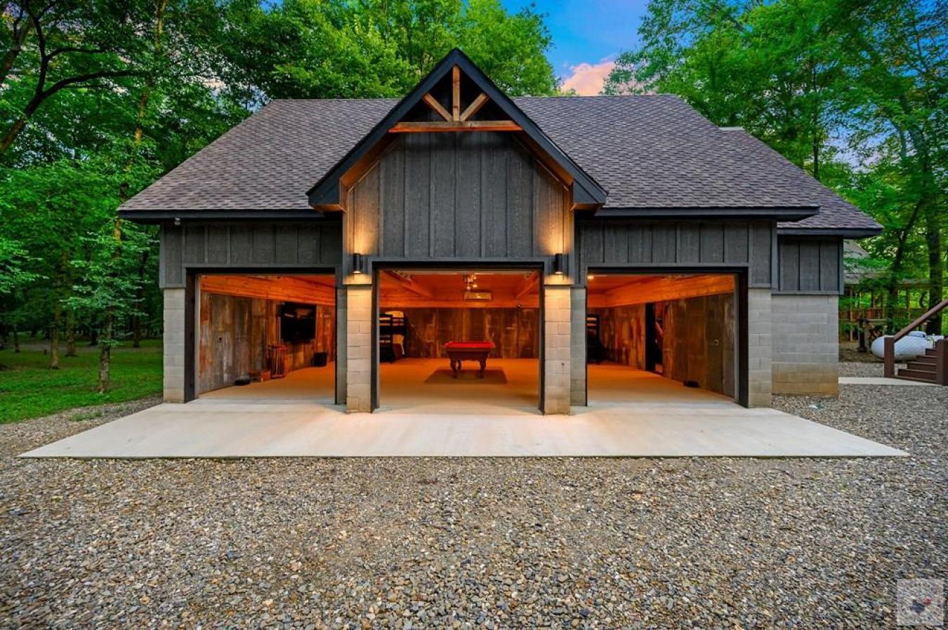 Broken Bow, McCurtain, 74728, United States, 3 Bedrooms Bedrooms, ,3 BathroomsBathrooms,Residential,For Sale,2045720