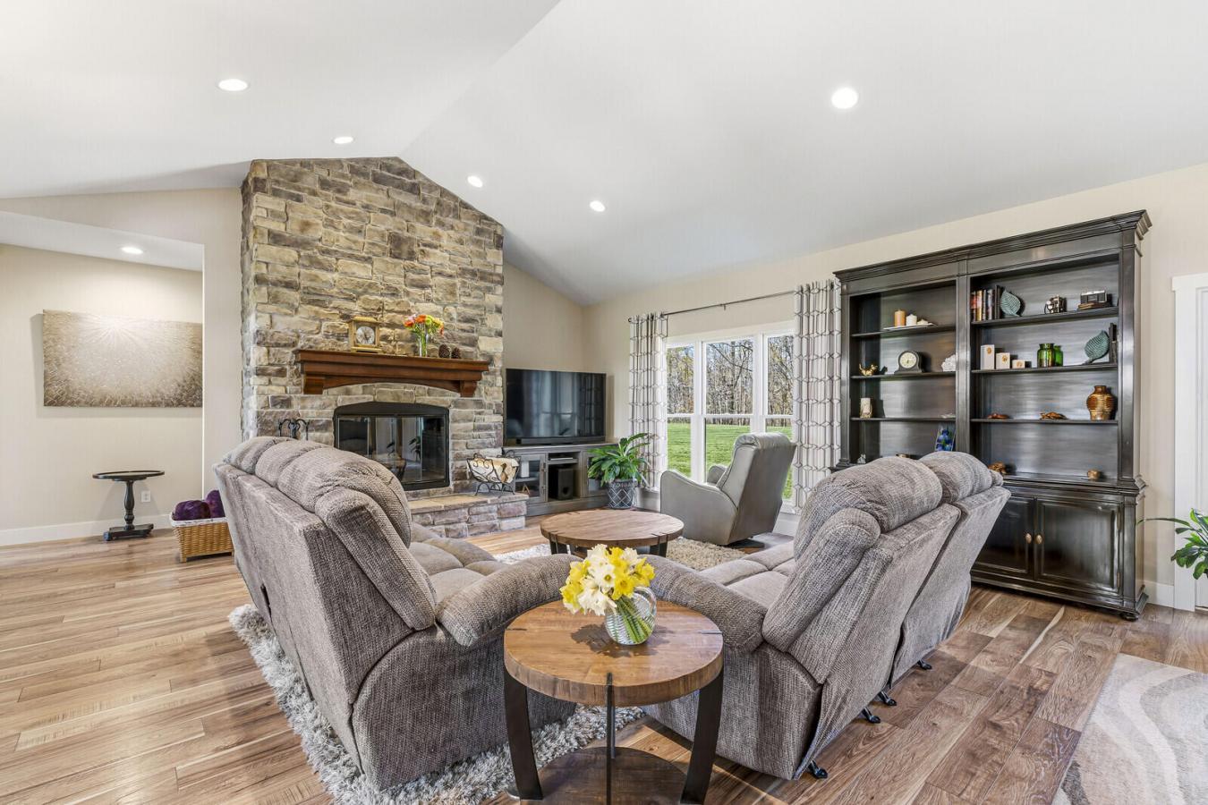 Berrien Springs, Berrien, 49103, United States, 3 Bedrooms Bedrooms, ,2 BathroomsBathrooms,Residential,For Sale,2045719