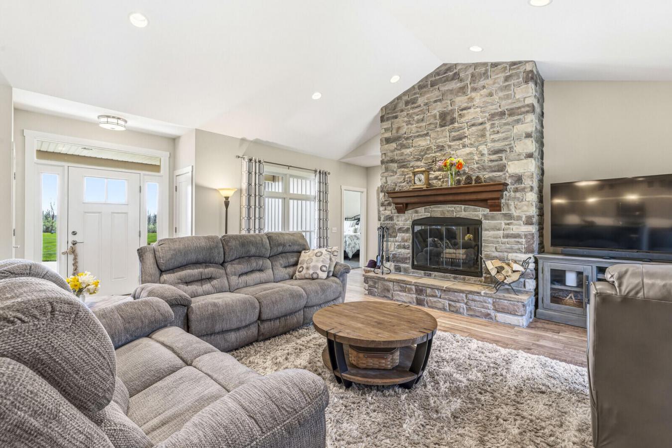 Berrien Springs, Berrien, 49103, United States, 3 Bedrooms Bedrooms, ,2 BathroomsBathrooms,Residential,For Sale,2045719