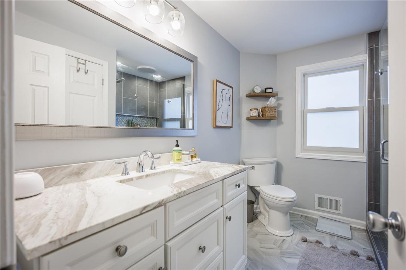 This Cape Cod has a first-floor primary suite. Exceptional craftsmansh – image 20