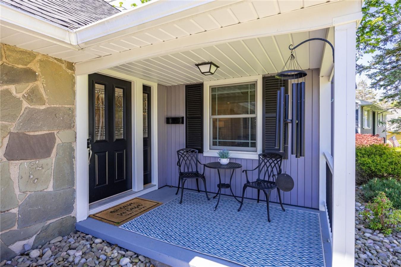 This Cape Cod has a first-floor primary suite. Exceptional craftsmansh – image 5