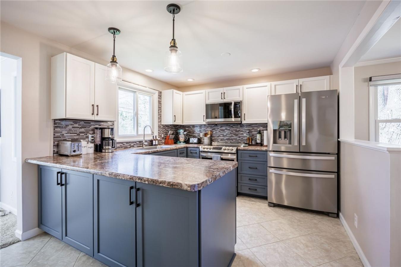 This Cape Cod has a first-floor primary suite. Exceptional craftsmansh – image 7