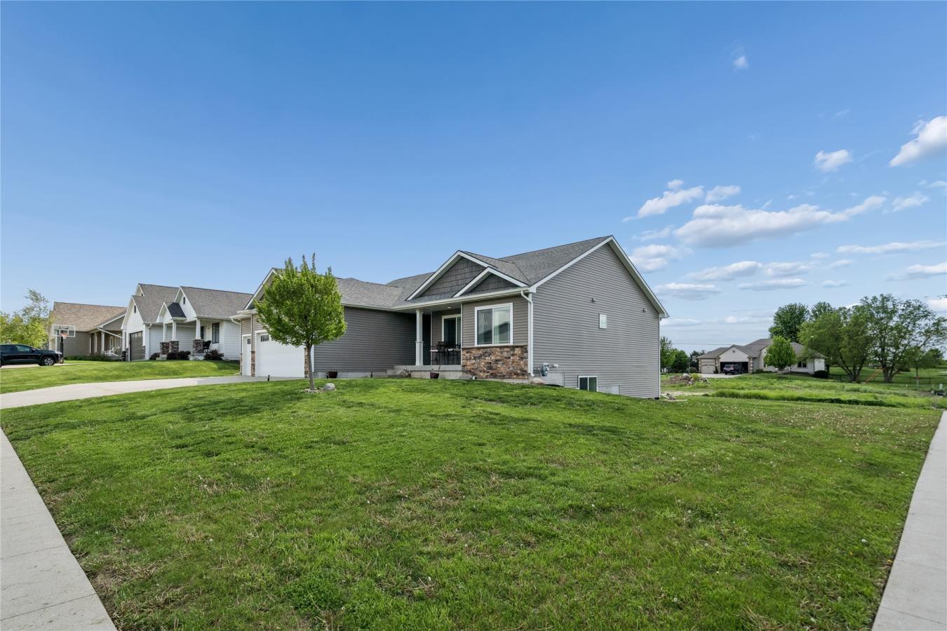 If youve been waiting for newer construction in an established neighbo – image 2