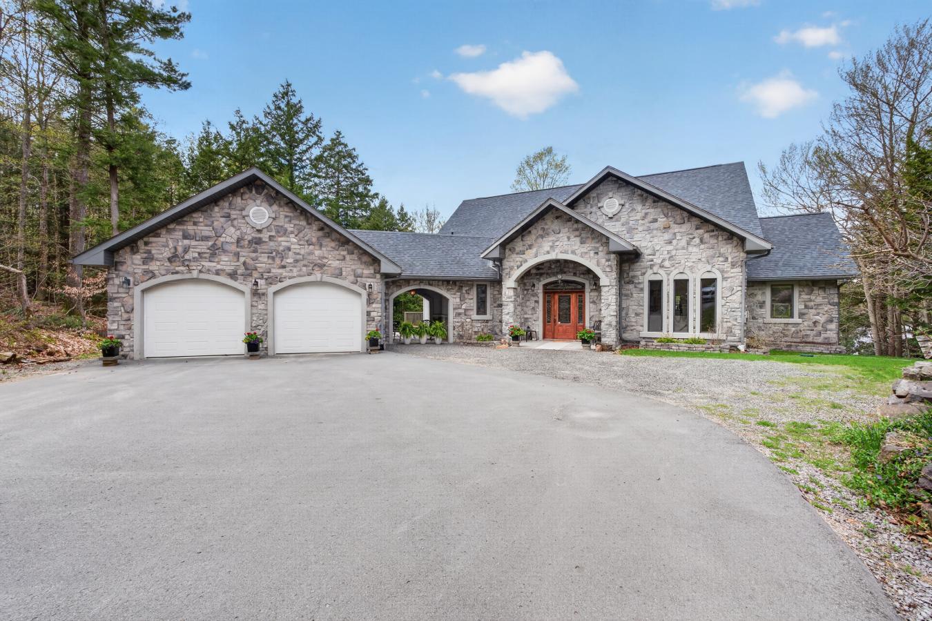 6170 Highway 15, Kingston, Frontenac, K0H 2N0, Canada, 4 Bedrooms Bedrooms, ,2 BathroomsBathrooms,Residential,For Sale,6170 Highway 15,X13133602