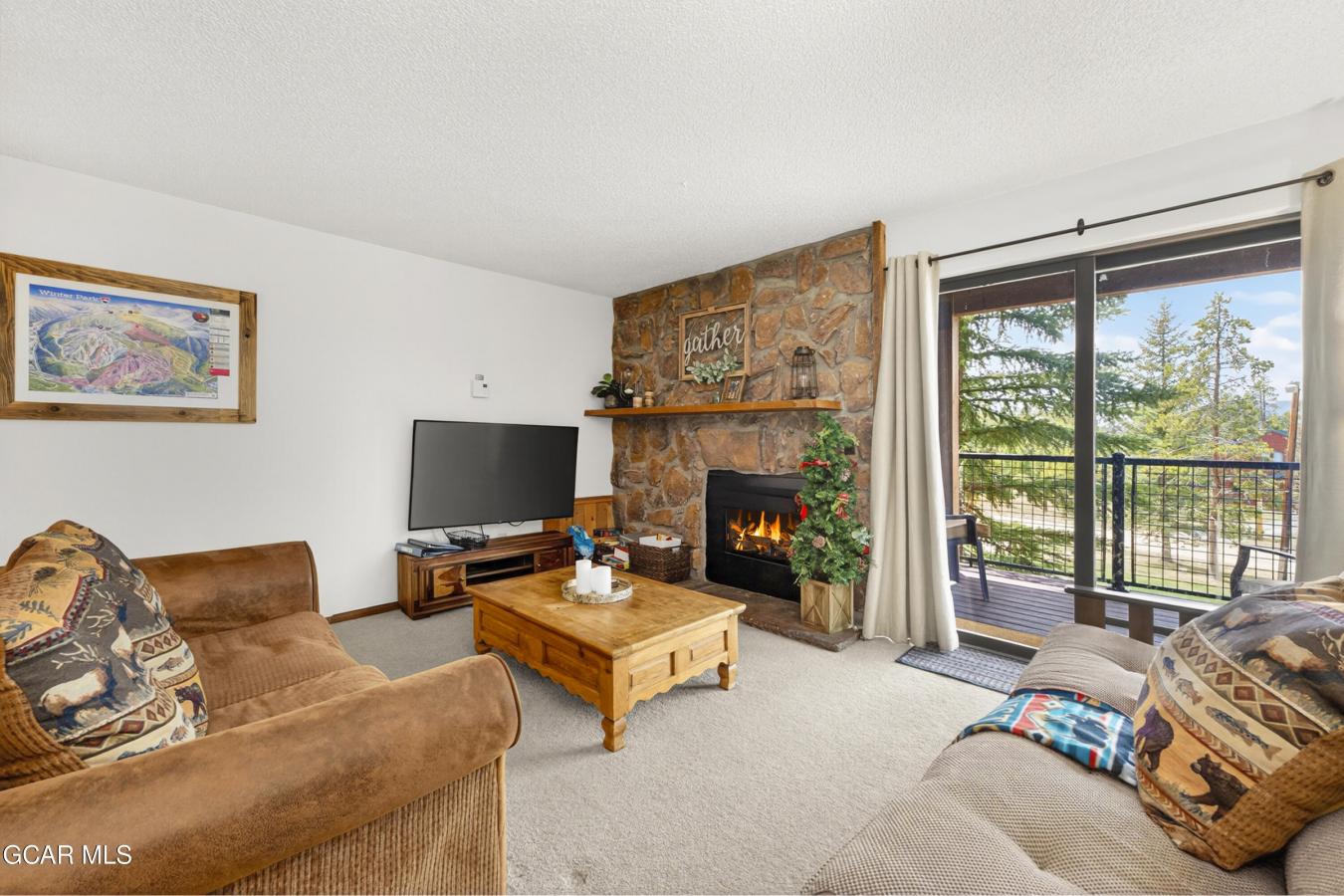 This inviting mountain retreat makes for a perfect full-time home, wee – image 7