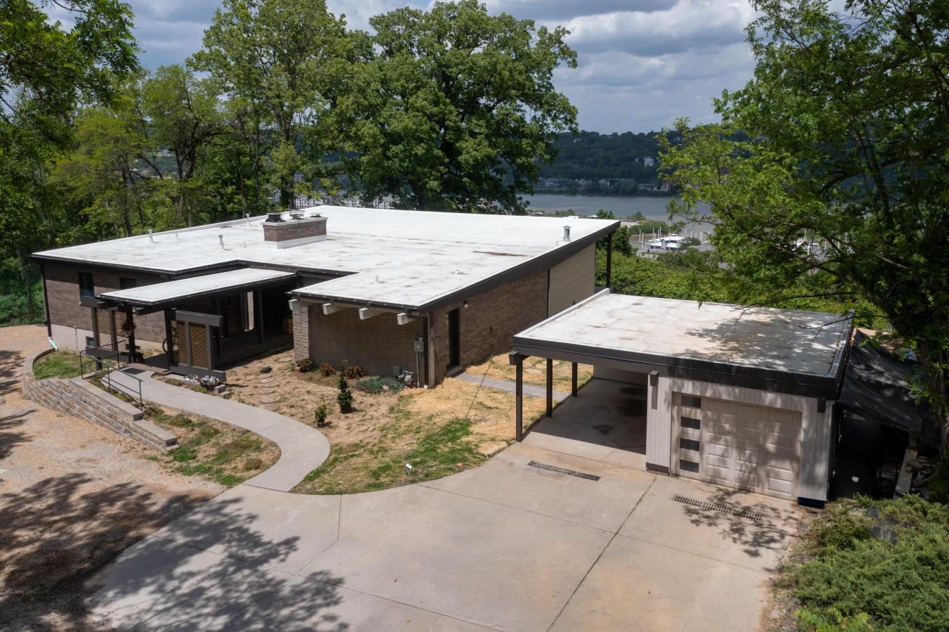 Fort Thomas, Campbell, 41075, United States, 4 Bedrooms Bedrooms, ,5 BathroomsBathrooms,Residential,For Sale,2049937