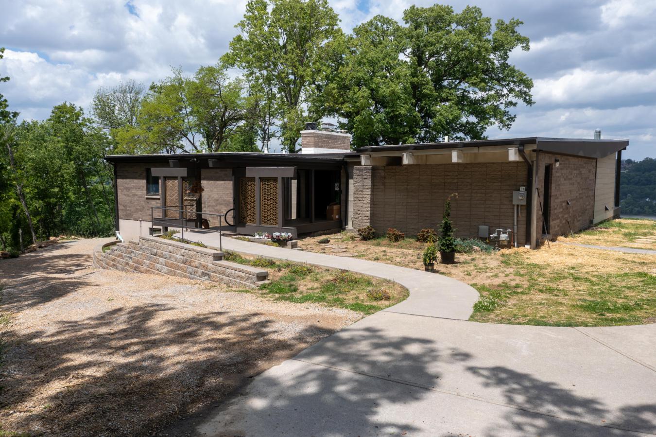 Fort Thomas, Campbell, 41075, United States, 4 Bedrooms Bedrooms, ,5 BathroomsBathrooms,Residential,For Sale,2049937