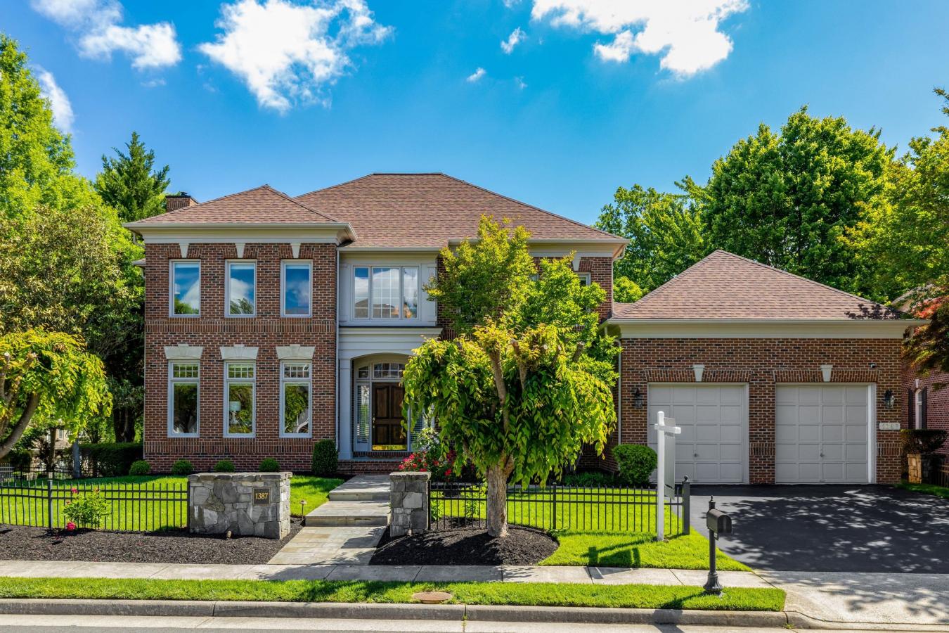 Reston, Virginia, 20194, United States, 5 Bedrooms Bedrooms, ,4 BathroomsBathrooms,Residential,For Sale,2049935