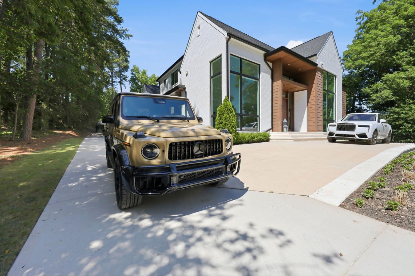 Raleigh, North Carolina, 27609, United States, 4 Bedrooms Bedrooms, ,6 BathroomsBathrooms,Residential,For Sale,2049933
